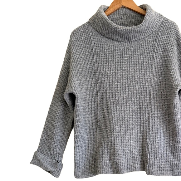 FREE PEOPLE 100% Wool Waffle Knit Fold-over Cowl-Neck Preppy Casual Sweater Sz M - Picture 3 of 9